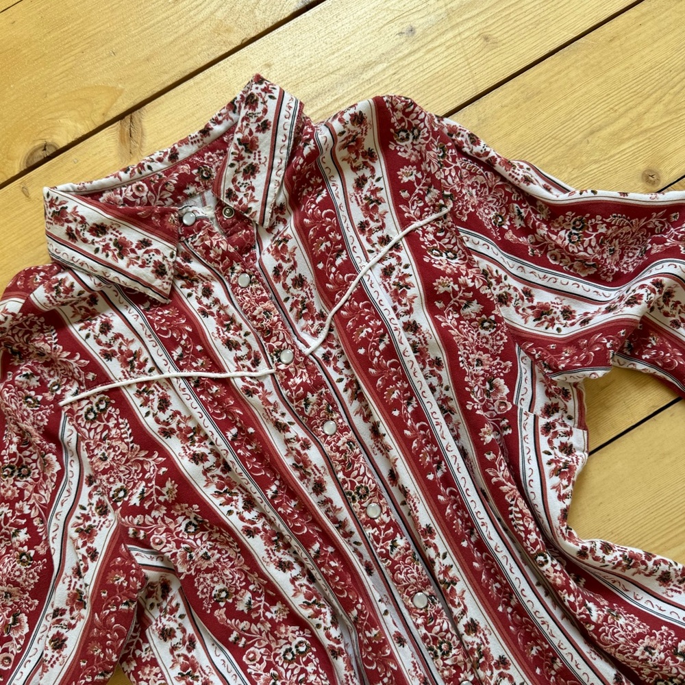 Floral pearl-snap blouse